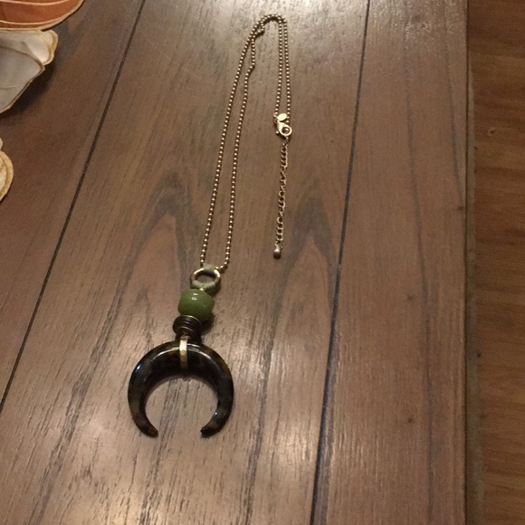 Women’s Chico’s tortoise and jade necklace w - Picture 4 of 5